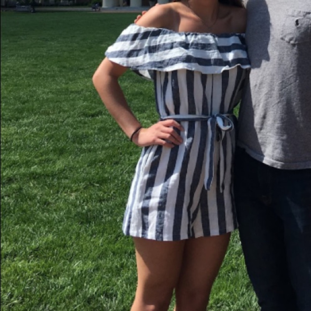 Oliviaceous romper size small